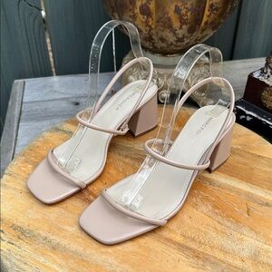 NEW Marc Fisher Gandia Silver Metallic Strappy Block Heel Sandals 7.5 Medium